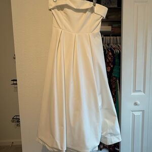 Elegant White Strapless Dress